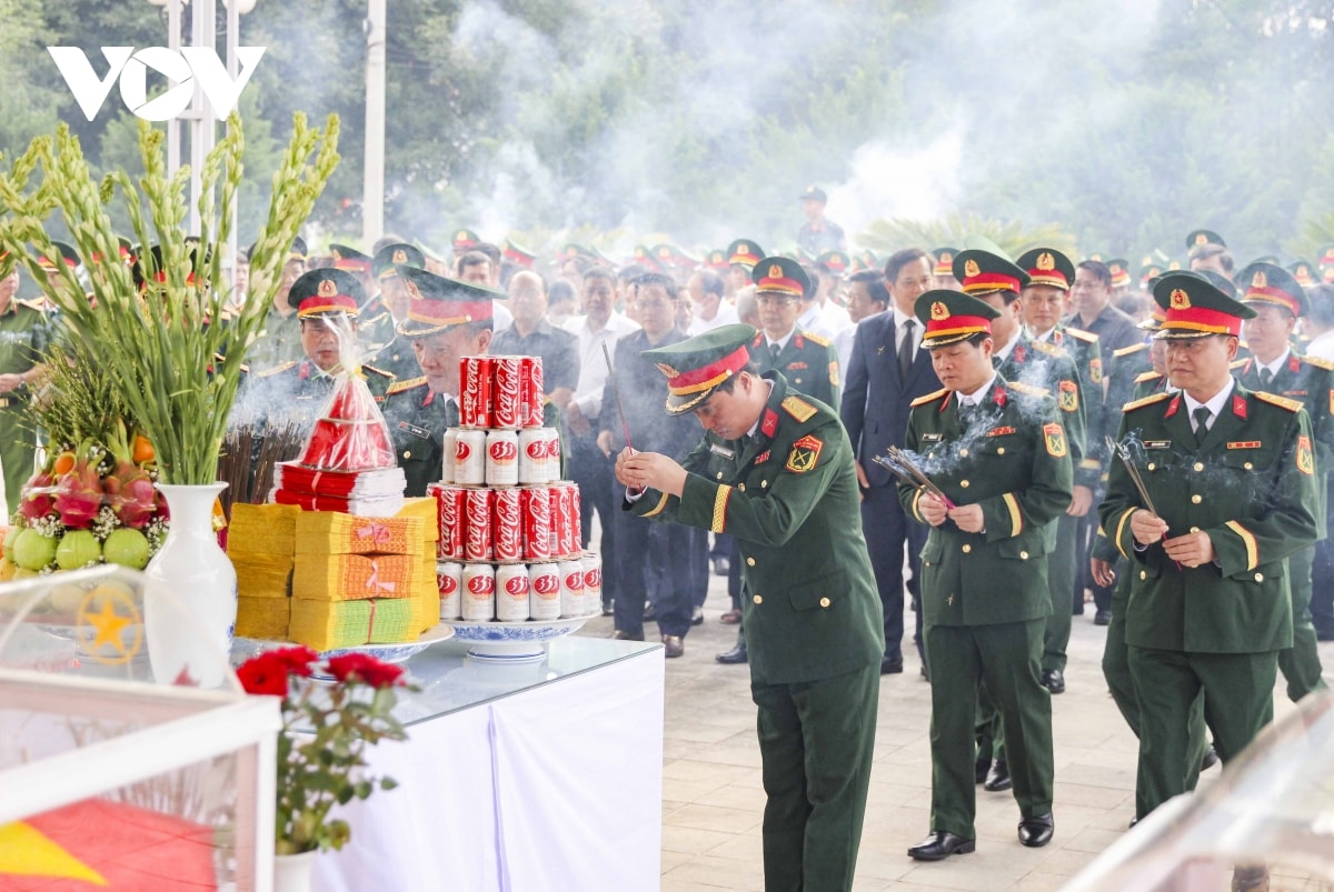 Điện biên truy điệu, an táng 7 liệt sĩ quân tình nguyện hy sinh tại lào hình ảnh 3 Dien bien truy dieu, an tang 7 liet si quan tinh nguyen hy sinh tai lao hinh anh 3