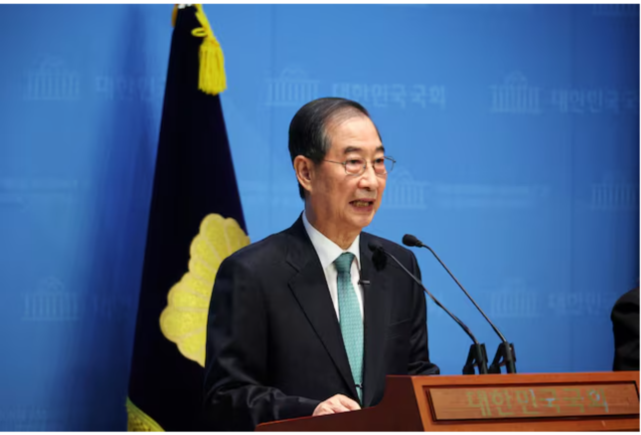 Cựu Tổng thống tạm quyền Hàn Quốc Han Duck-soo phát biểu trong buổi họp báo công bố ứng cử tổng thống tại Quốc hội ở Seoul, Hàn Quốc, ngày 2/5.