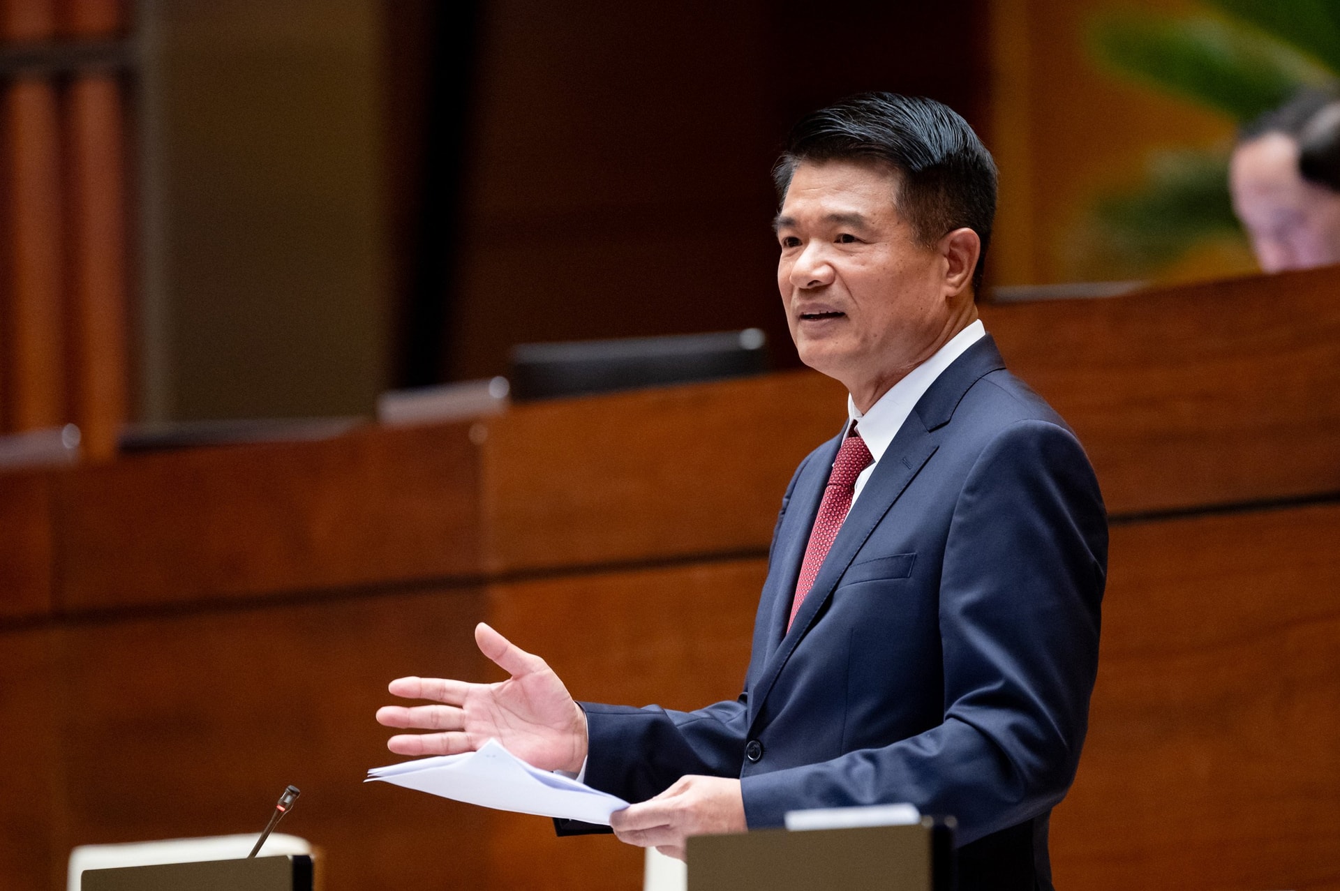 Viện trưởng Viện Kiểm sát Nhân dân Tối cao Nguyễn Huy Tiến phát biểu tại hội trường chiều nay.