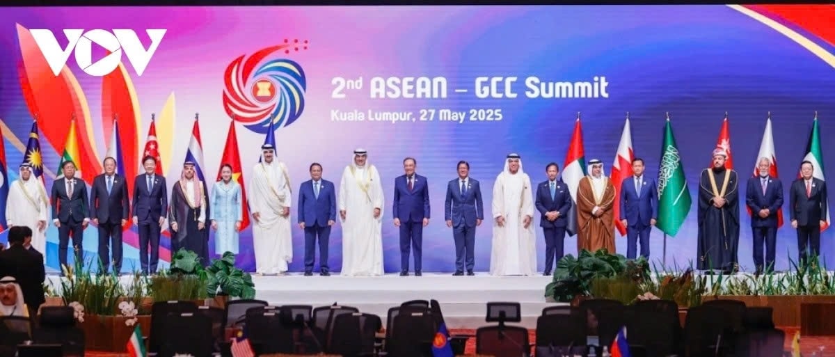 thủ tướng dự hội nghị asean-gcc-trung quốc tăng cường kết nối trung tâm tài chính hình ảnh 2 thu tuong du hoi nghi asean-gcc-trung quoc tang cuong ket noi trung tam tai chinh hinh anh 2