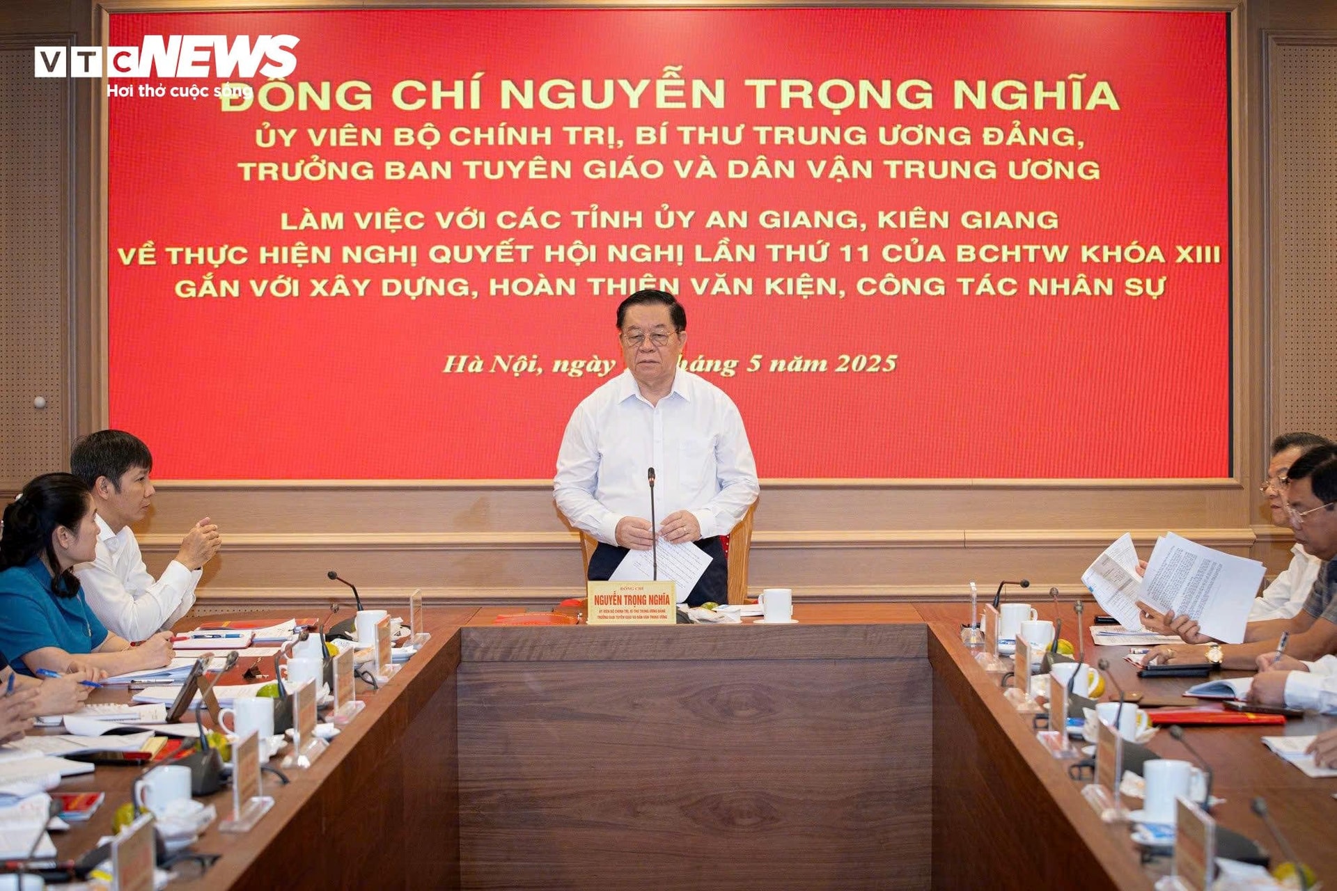 Trưởng Ban Tuyên giáo và Dân vận Trung ương Nguyễn Trọng Nghĩa phát biểu chỉ đạo tại cuộc làm việc.