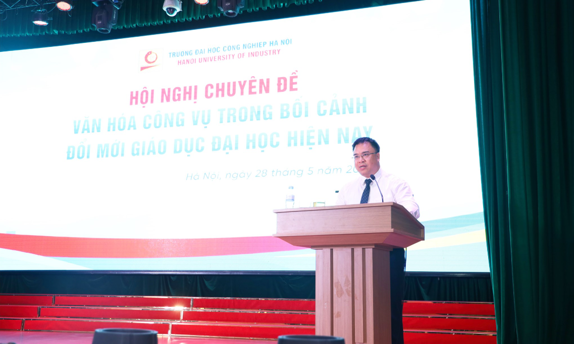 GS.TS. Nguyễn Quốc Sửu - Phó Giám đốc Học viện Hành chính và Quản trị công, Học viện Chính trị Quốc gia Hồ Chí Minh - chia sẻ tại Hội nghị chuyên đề