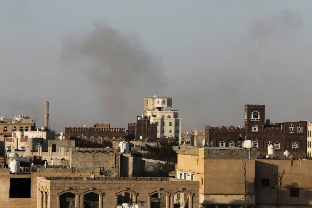 Khói bốc lên sau cuộc không kích khác của Israel. (Ảnh: Reuters)