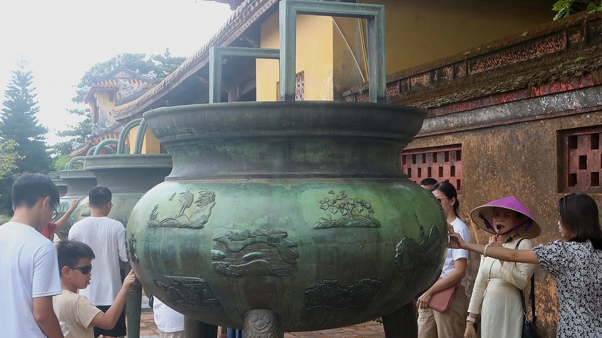 vụ phá hoại ngai vàng triều nguyễn Đừng để mất bò mới lo làm chuồng hình ảnh 4 vu pha hoai ngai vang trieu nguyen Dung de mat bo moi lo lam chuong hinh anh 4