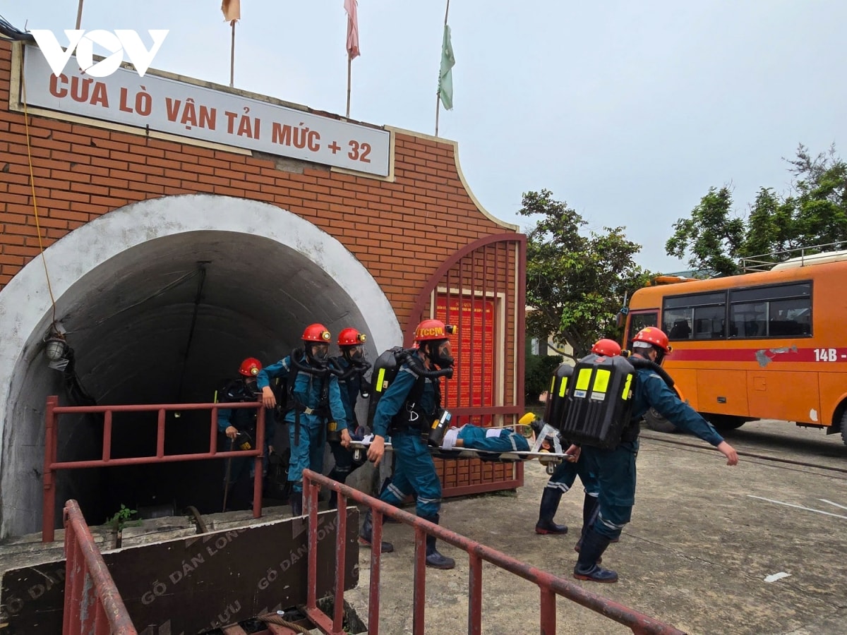 ngành than siết chặt an toàn lao động, chăm lo công nhân trong tháng hành động hình ảnh 1 nganh than siet chat an toan lao dong, cham lo cong nhan trong thang hanh dong hinh anh 1
