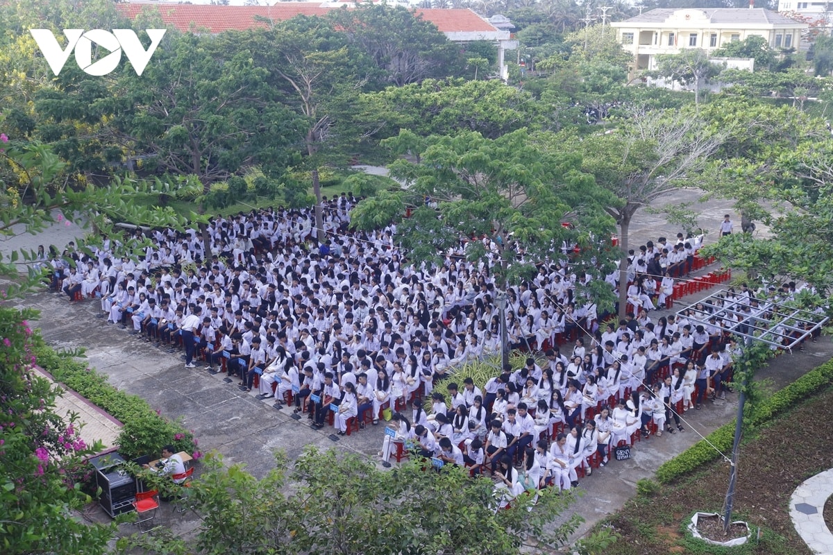 275 thí sinh của đảo phú quý thi tốt nghiệp thpt tại đảo hình ảnh 2 275 thi sinh cua dao phu quy thi tot nghiep thpt tai dao hinh anh 2