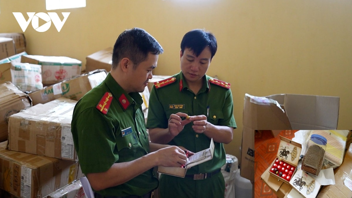 triệt phá đường dây sản xuất, buôn bán hàng cấm quy mô lớn hình ảnh 2 triet pha duong day san xuat, buon ban hang cam quy mo lon hinh anh 2