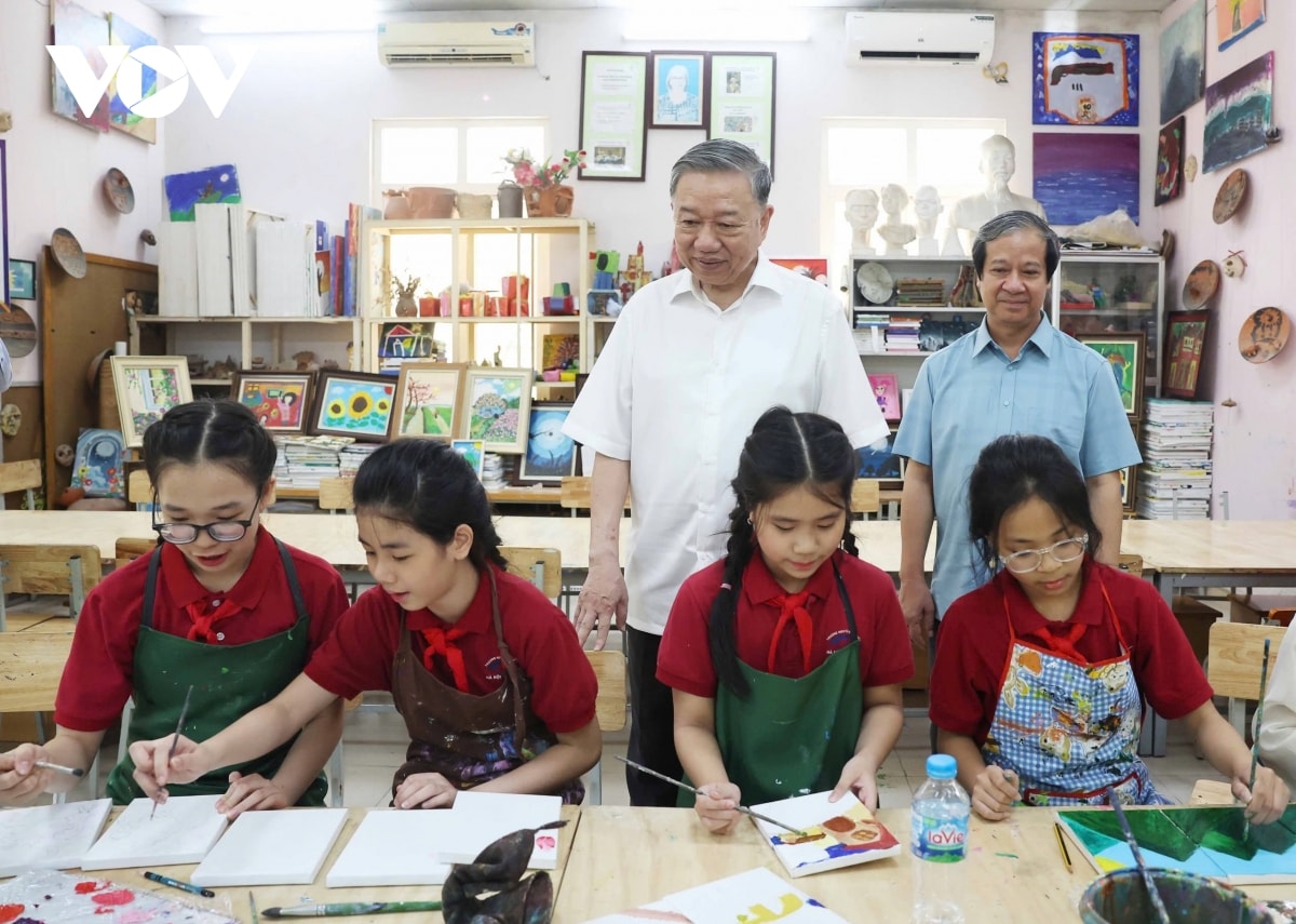 tổng bí thư tô lâm thăm và tặng quà trường nguyễn Đình chiểu và xã Đàn hình ảnh 6 tong bi thu to lam tham va tang qua truong nguyen Dinh chieu va xa Dan hinh anh 6