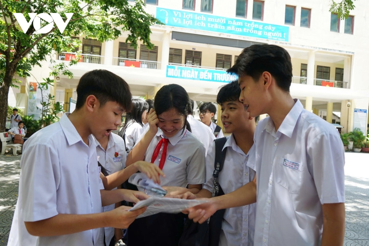 ngày đầu tiên thi tuyển sinh lớp 10 tại Đà nẵng, 51 thí sinh vắng mặt hình ảnh 2 ngay dau tien thi tuyen sinh lop 10 tai Da nang, 51 thi sinh vang mat hinh anh 2