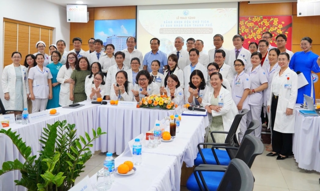 Chủ tịch UBND TP.HCM Nguyễn Văn Được đánh giá cao nỗ lực của các cán bộ lãnh đạo, bác sĩ, kỹ thuật viên, điều dưỡng, nhân viên Bệnh viện Từ Dũ và Bệnh viện Nhi đồng 1 - Ảnh: (BVCC)