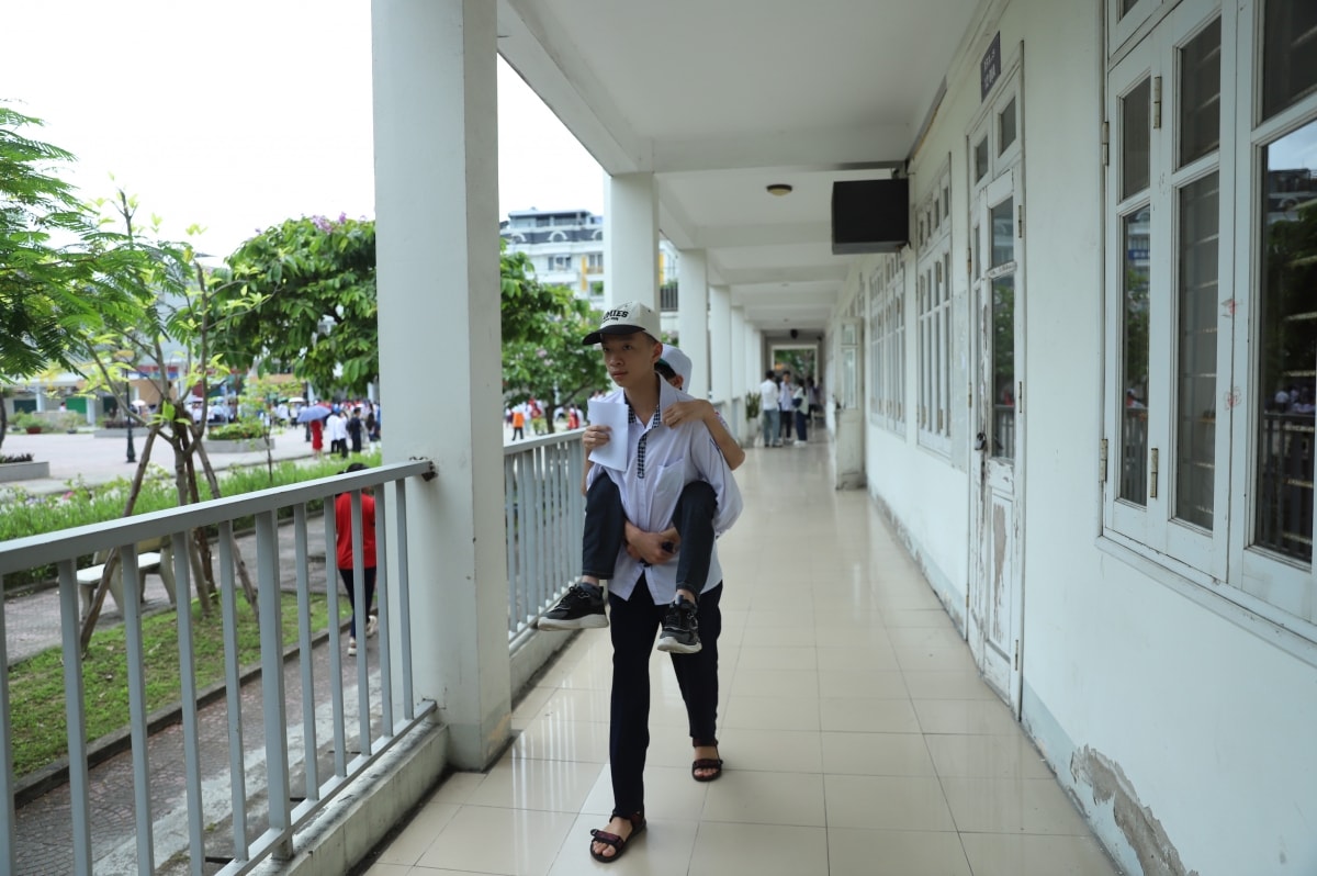 nam sinh cong ban di thi vao 10 du duoc tuyen thang hinh anh 2