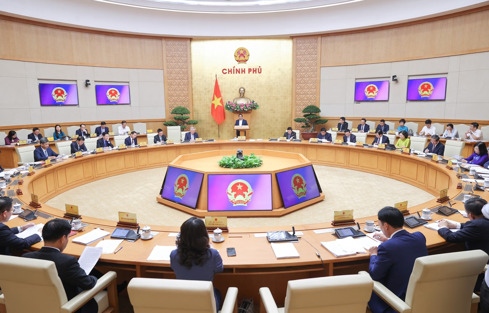 Toàn cảnh phiên họp. (Ảnh: VGP)