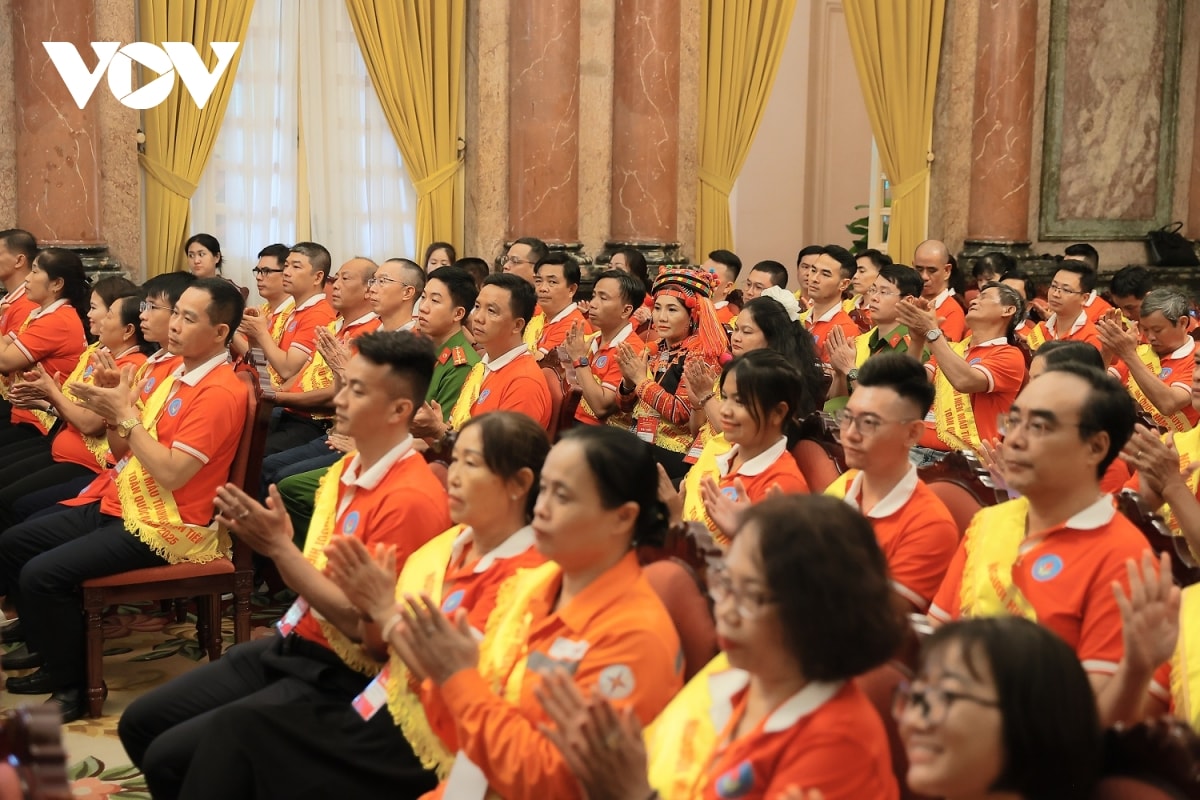 phó chủ tịch nước gặp mặt 100 đại biểu hiến máu tiêu biểu toàn quốc năm 2025 hình ảnh 2 pho chu tich nuoc gap mat 100 dai bieu hien mau tieu bieu toan quoc nam 2025 hinh anh 2