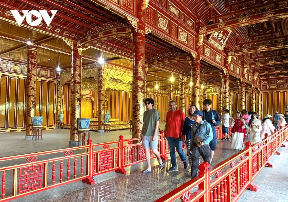 xử lý kỷ luật sau sự cố ngai vàng bị xâm hại chưa rõ trách nhiệm người đứng đầu hình ảnh 7 xu ly ky luat sau su co ngai vang bi xam hai chua ro trach nhiem nguoi dung dau hinh anh 7