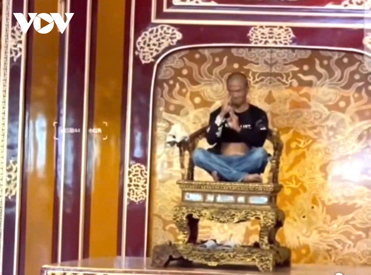 xử lý kỷ luật sau sự cố ngai vàng bị xâm hại chưa rõ trách nhiệm người đứng đầu hình ảnh 2 xu ly ky luat sau su co ngai vang bi xam hai chua ro trach nhiem nguoi dung dau hinh anh 2