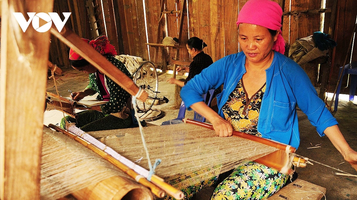 Dac sac nghe det vai lanh cua nguoi mong tren cao nguyen da Dong van hinh anh 8