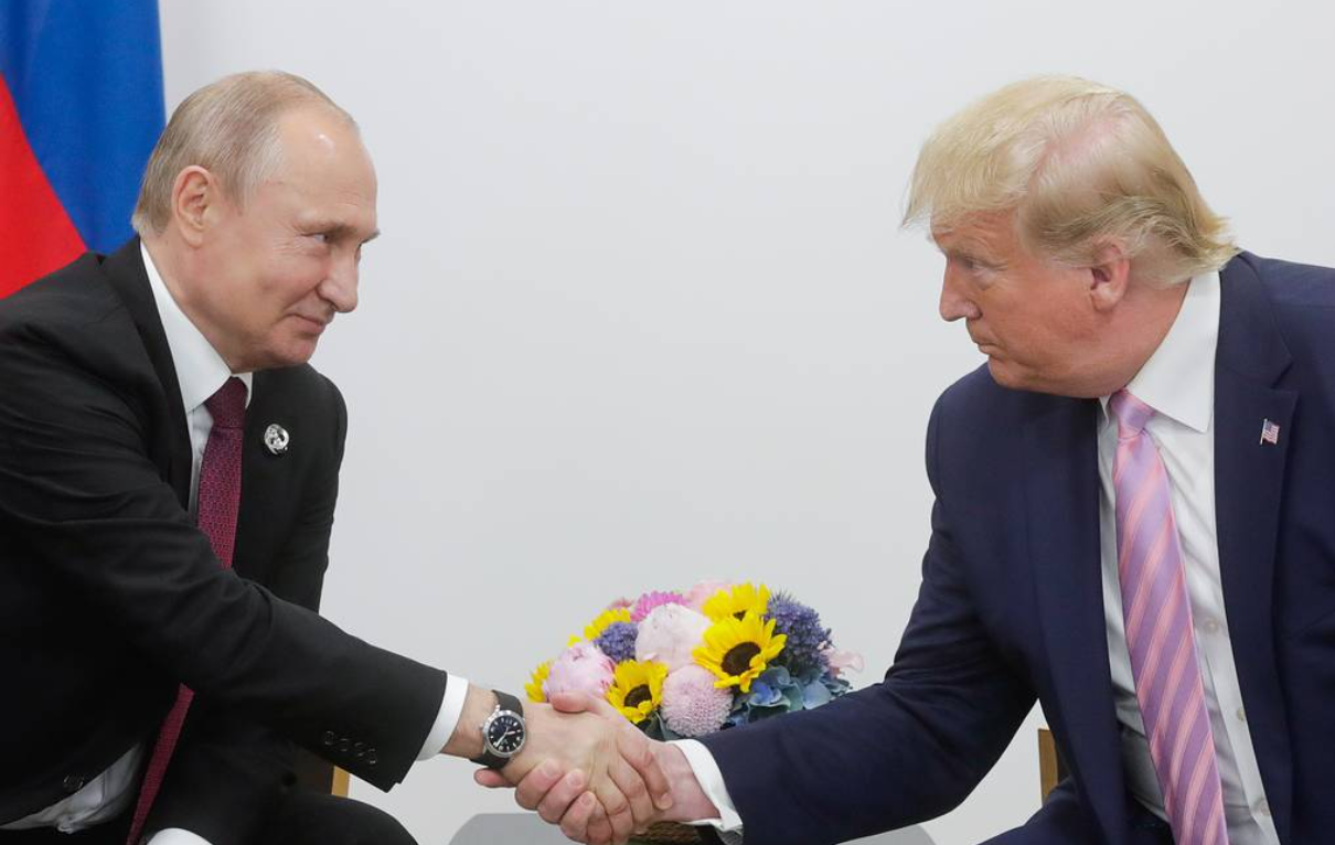 Tổng thống Nga Vladimir Putin và Tổng thống Mỹ Donald Trump. (Ảnh: TASS)