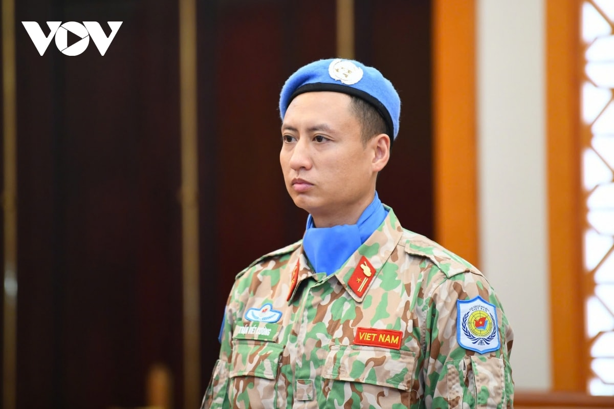 trao quyet dinh cua chu tich nuoc cho si quan di lam nhiem vu gin giu hoa binh hinh anh 4