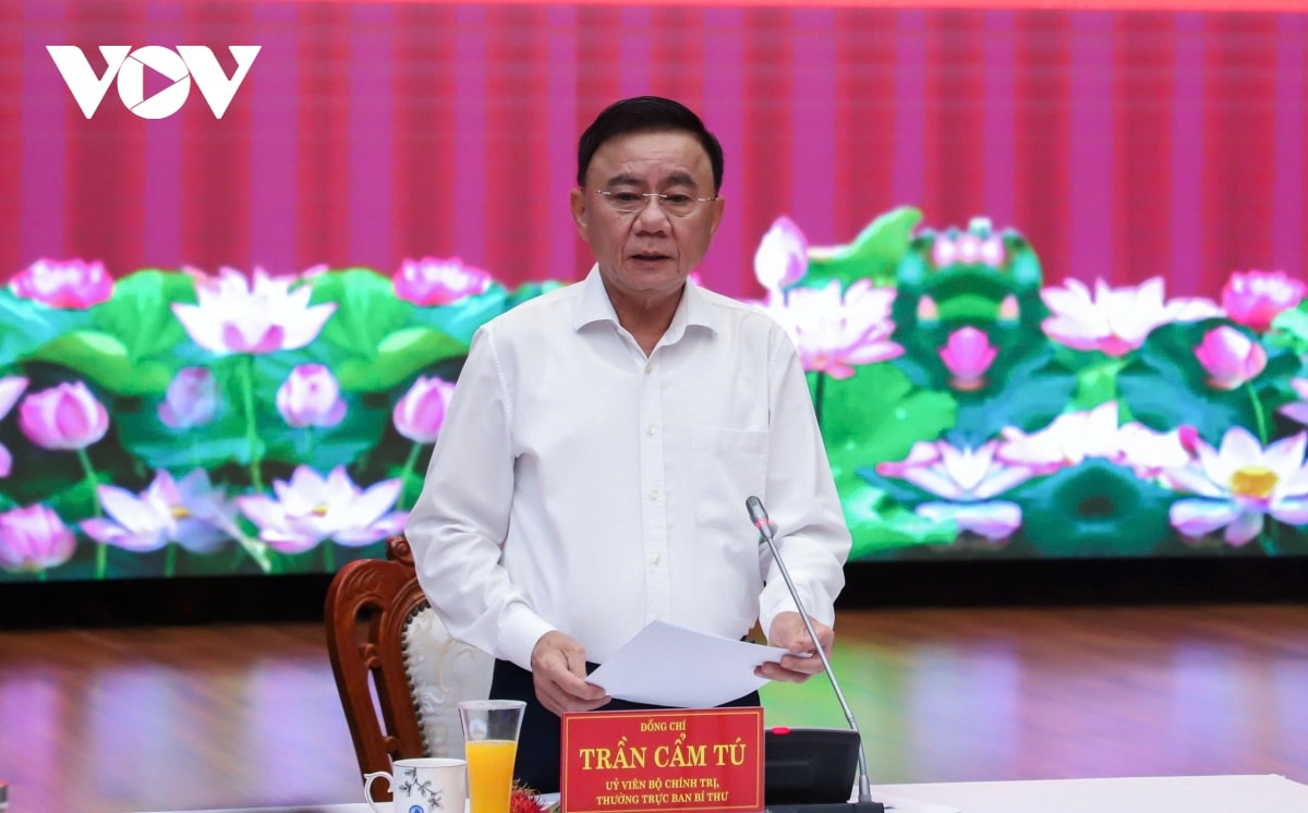 Ông trần cẩm tú không được can thiệp vào công tác cán bộ hình ảnh 5 Ong tran cam tu khong duoc can thiep vao cong tac can bo hinh anh 5