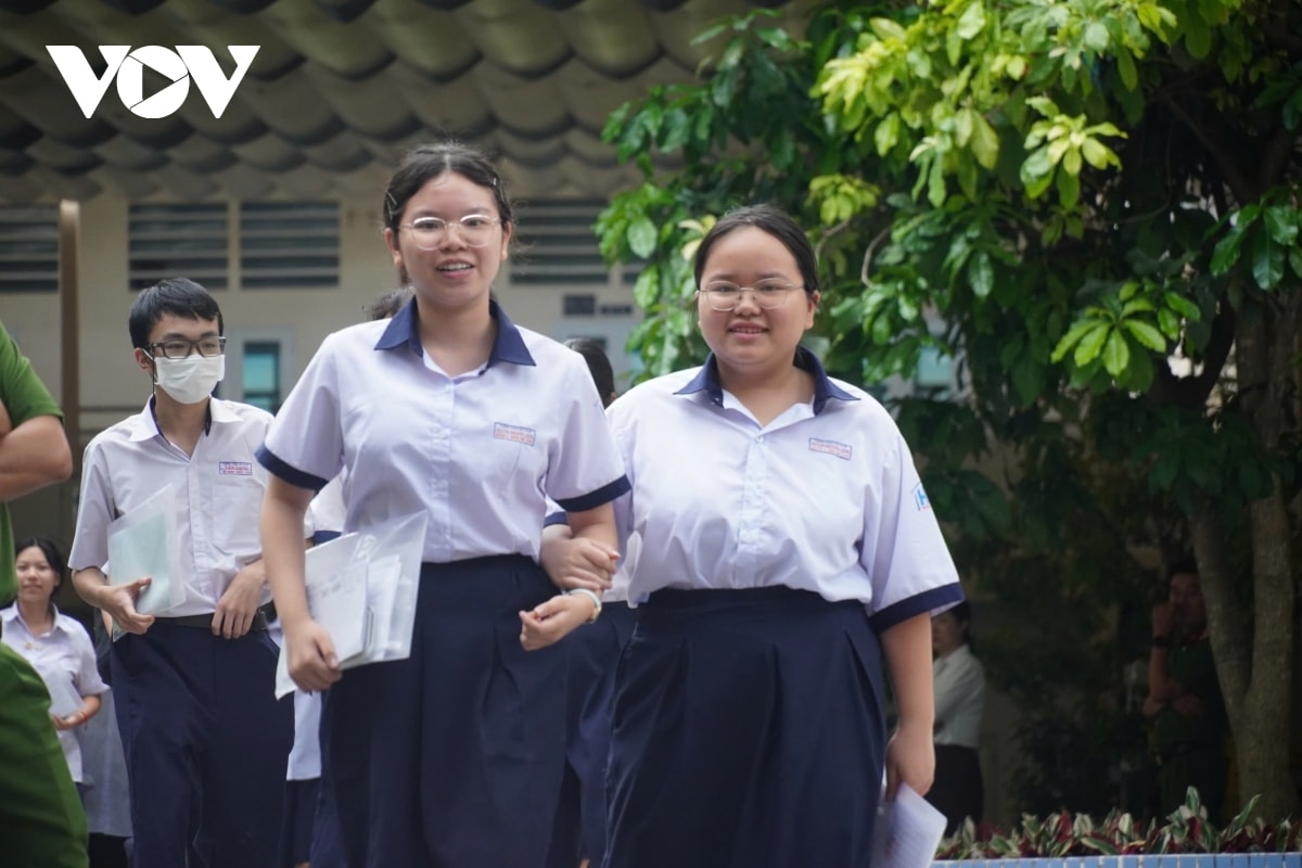 môn ngoại ngữ thi lớp 10 thí sinh tự tin xong sớm, giáo viên dự đoán khó đạt 9, 10 hình ảnh 1 mon ngoai ngu thi lop 10 thi sinh tu tin xong som, giao vien du doan kho dat 9, 10 hinh anh 1