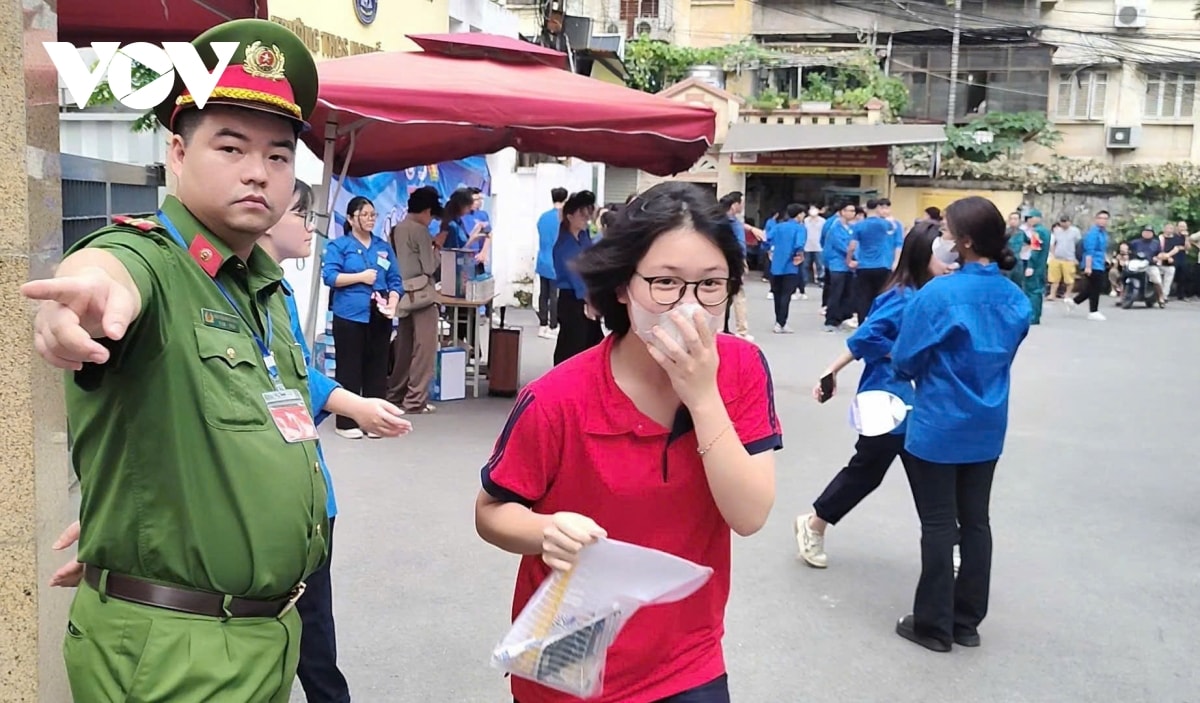 103.000 thi sinh ha noi buoc vao mon thi dau tien ky thi vao 10 hinh anh 18