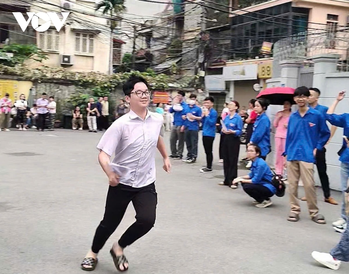 103.000 thi sinh ha noi buoc vao mon thi dau tien ky thi vao 10 hinh anh 19