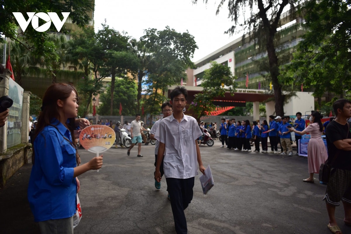 103.000 thi sinh ha noi buoc vao mon thi dau tien ky thi vao 10 hinh anh 8