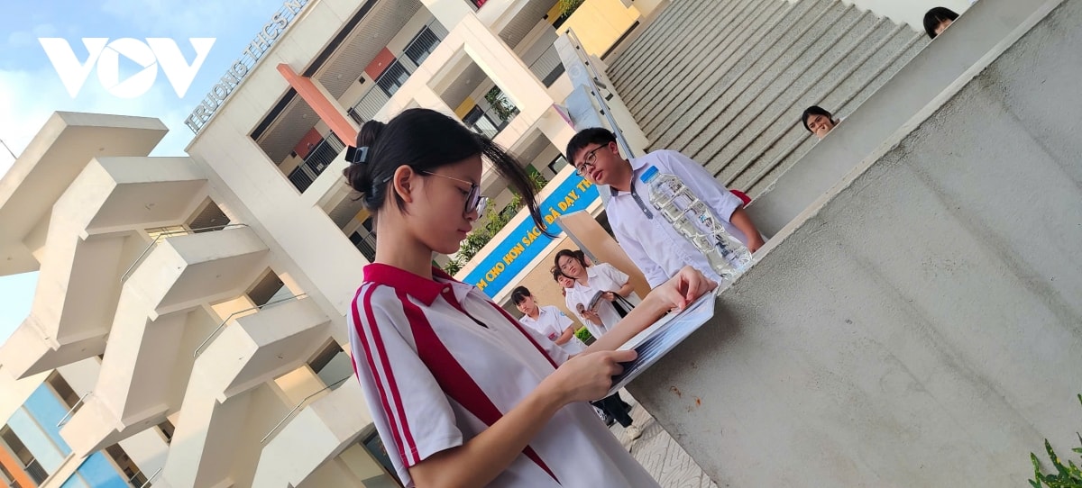 103.000 thi sinh ha noi buoc vao mon thi dau tien ky thi vao 10 hinh anh 15