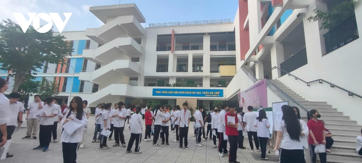 103.000 thi sinh ha noi buoc vao mon thi dau tien ky thi vao 10 hinh anh 2