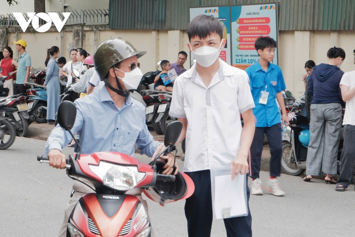 103.000 thi sinh ha noi buoc vao mon thi dau tien ky thi vao 10 hinh anh 13