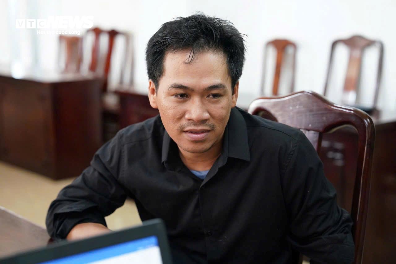 Phan Văn Phú sau khi ra tay sát hại nhà vợ làm 2 người chết, 1 người bị thương thì chủ động đến cơ quan công an để đầu thú. (Ảnh: CACC)
