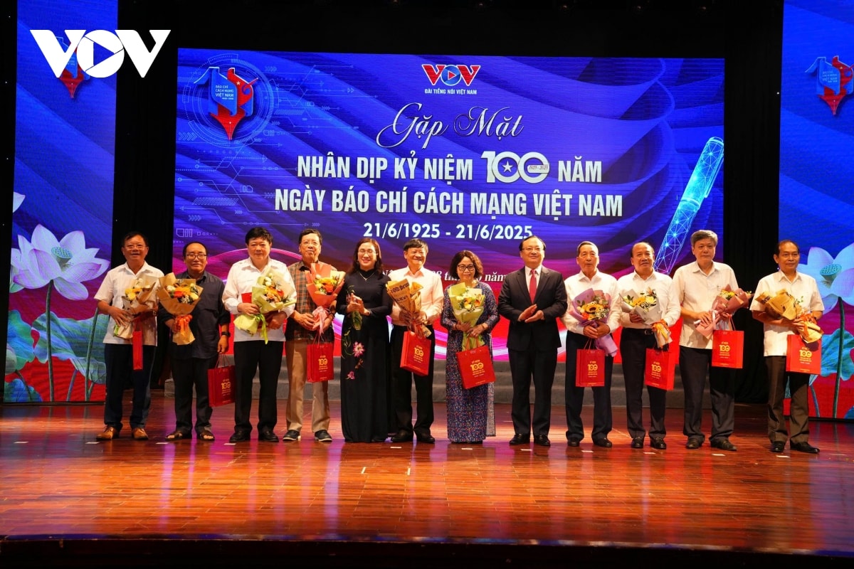 toan canh buoi gap mat nhan ky niem 100 nam ngay bao chi cach mang viet nam tai vov hinh anh 10