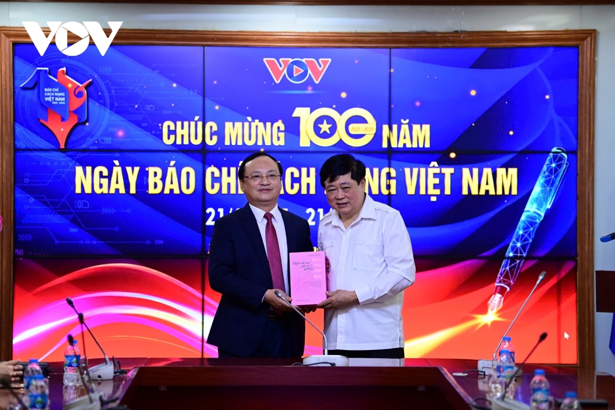 toan canh buoi gap mat nhan ky niem 100 nam ngay bao chi cach mang viet nam tai vov hinh anh 4