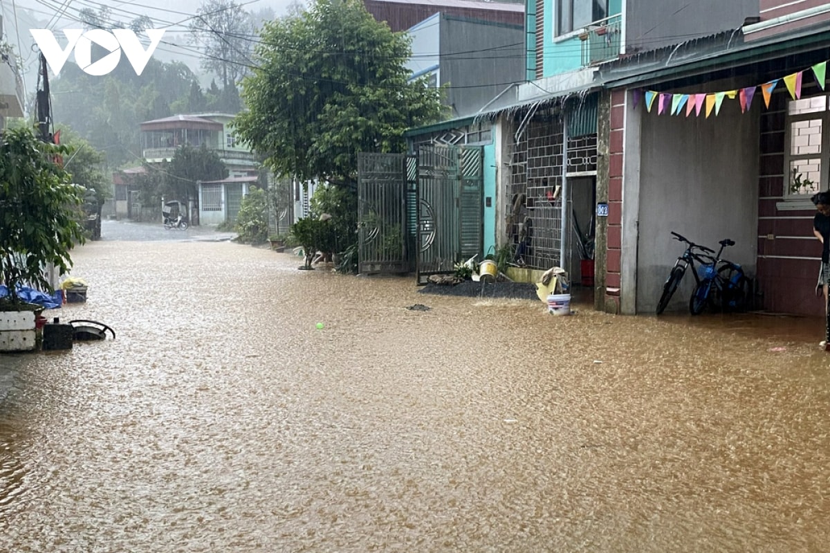 mua lon gay thiet hai nang tai thanh pho lai chau hinh anh 14