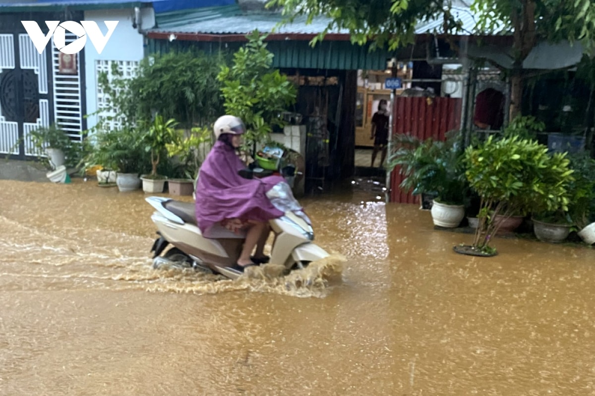 mua lon gay thiet hai nang tai thanh pho lai chau hinh anh 16