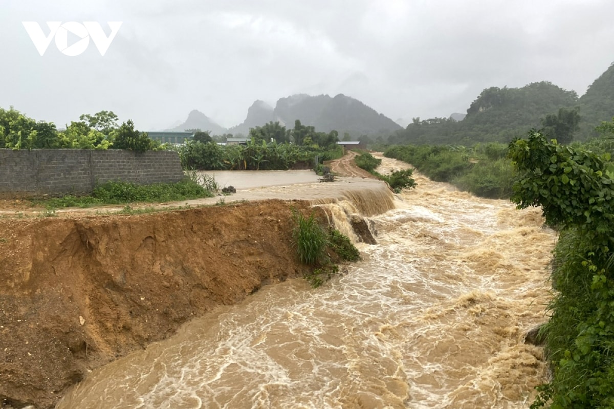 mua lon gay thiet hai nang tai thanh pho lai chau hinh anh 3