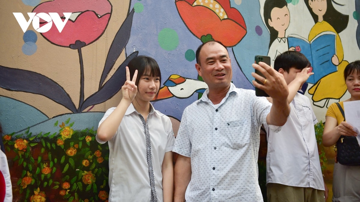 gần 100 thí sinh hà nội dự thi môn toán, không có cán bộ coi thi vi phạm quy chế hình ảnh 1 gan 100 thi sinh ha noi du thi mon toan, khong co can bo coi thi vi pham quy che hinh anh 1