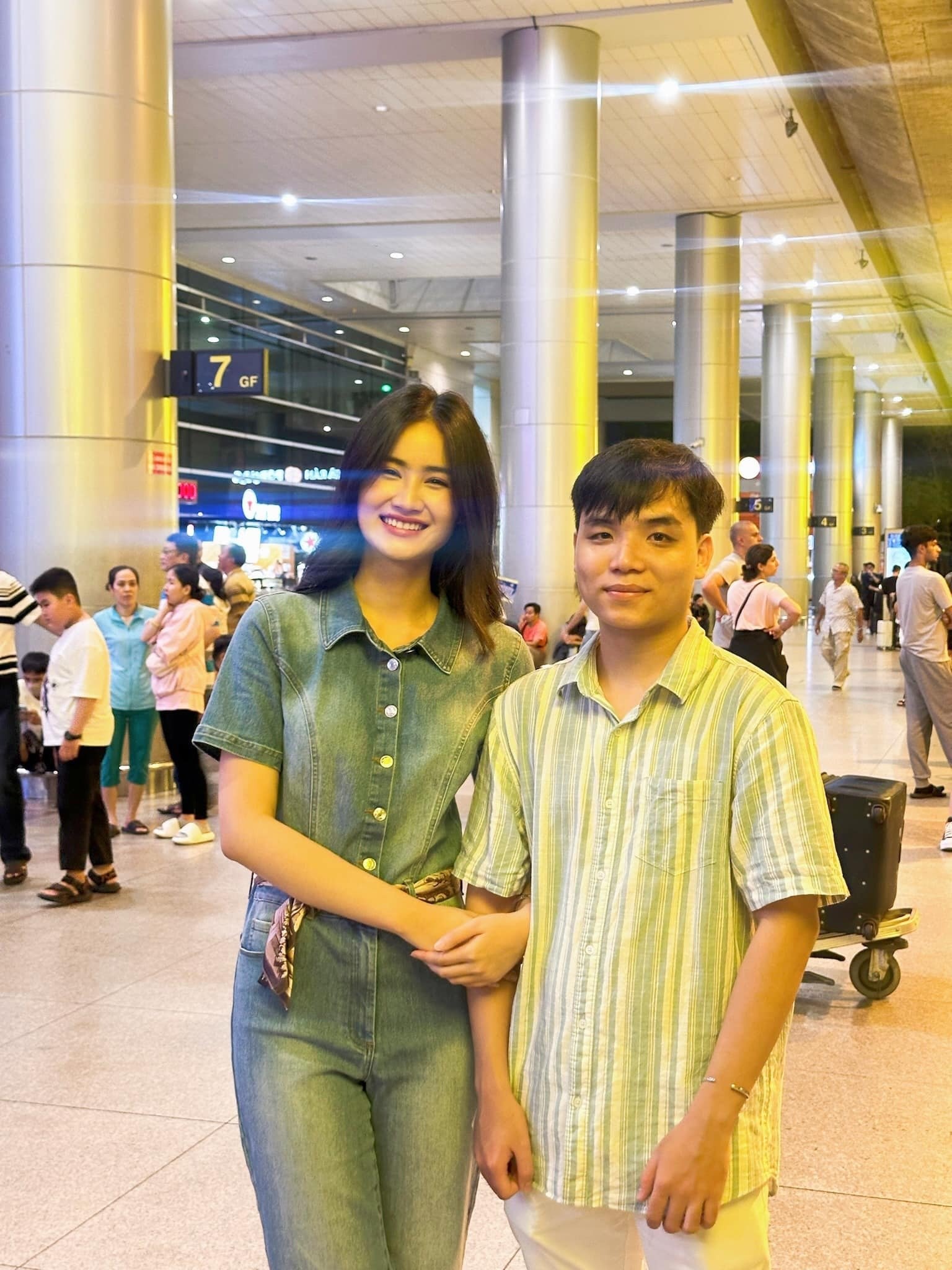 Hoa hậu Ý Nhi lên tiếng về tin đồn chia tay bạn trai.