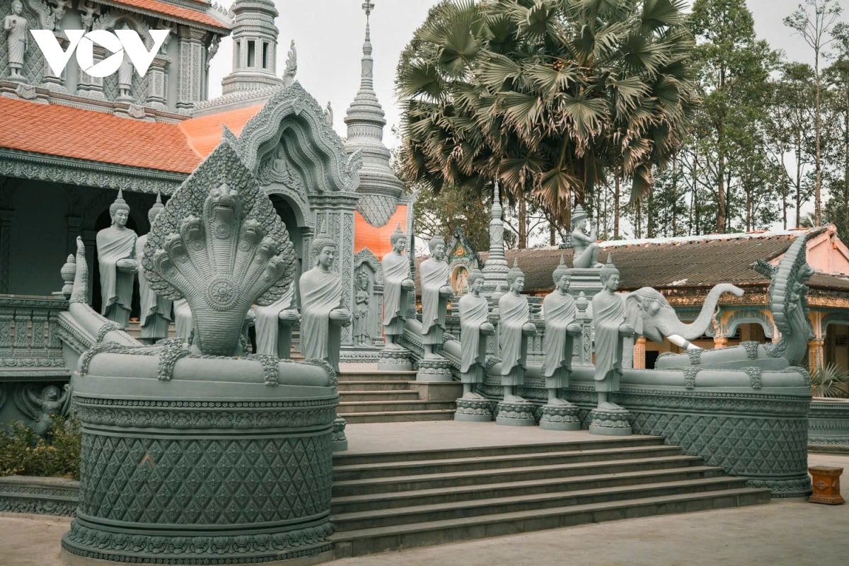 chua sa leng - vien ngoc kien truc khmer giua long tra cu hinh anh 12