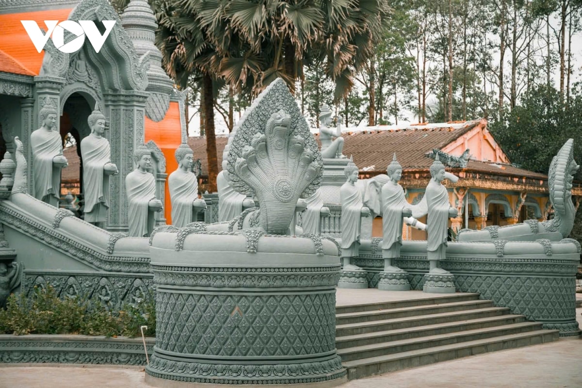 chua sa leng - vien ngoc kien truc khmer giua long tra cu hinh anh 5