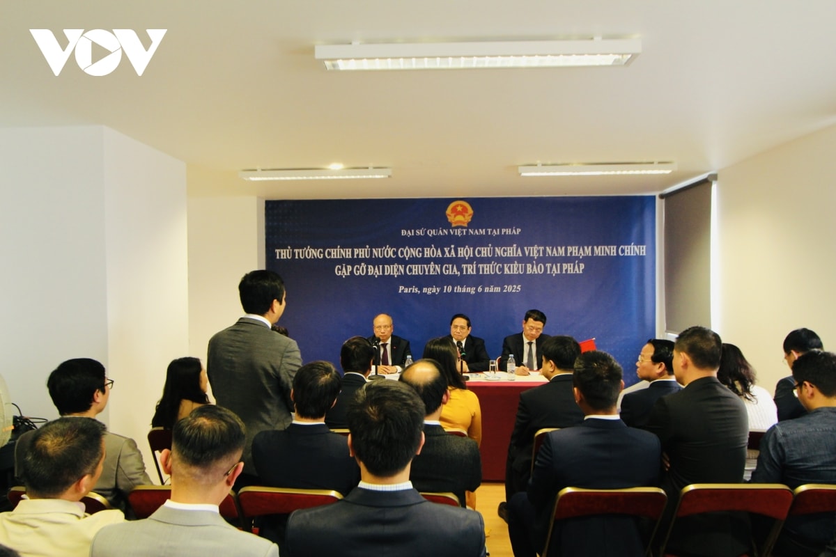 thủ tướng gặp gỡ đại diện chuyên gia, tri thức, kiều bào tại pháp hình ảnh 1 thu tuong gap go dai dien chuyen gia, tri thuc, kieu bao tai phap hinh anh 1