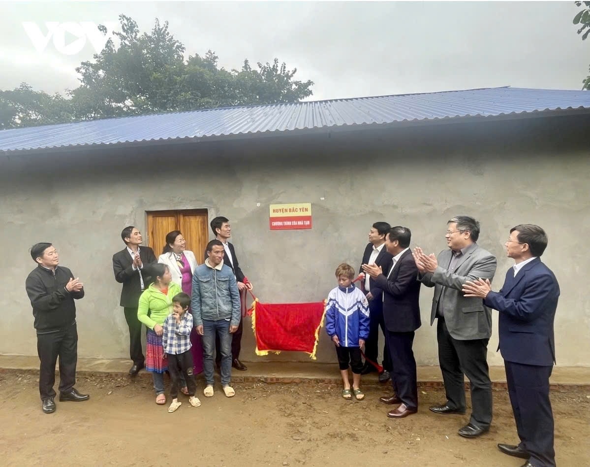 xóa nhà tạm ở sơn la biểu hiện sinh động của lòng dân ý Đảng hình ảnh 4 xoa nha tam o son la bieu hien sinh dong cua long dan y Dang hinh anh 4