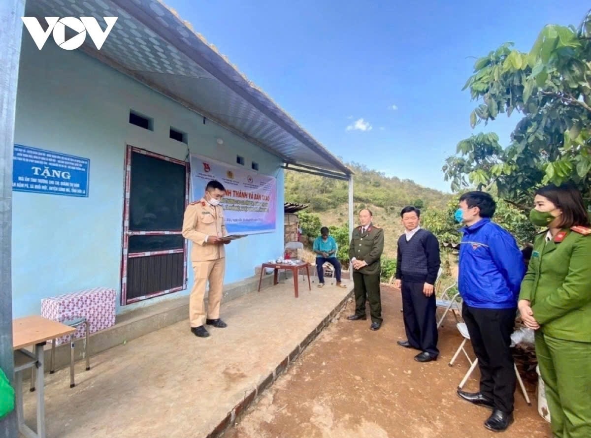 xóa nhà tạm ở sơn la biểu hiện sinh động của lòng dân ý Đảng hình ảnh 2 xoa nha tam o son la bieu hien sinh dong cua long dan y Dang hinh anh 2