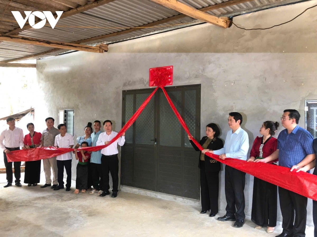 xóa nhà tạm ở sơn la biểu hiện sinh động của lòng dân ý Đảng hình ảnh 5 xoa nha tam o son la bieu hien sinh dong cua long dan y Dang hinh anh 5