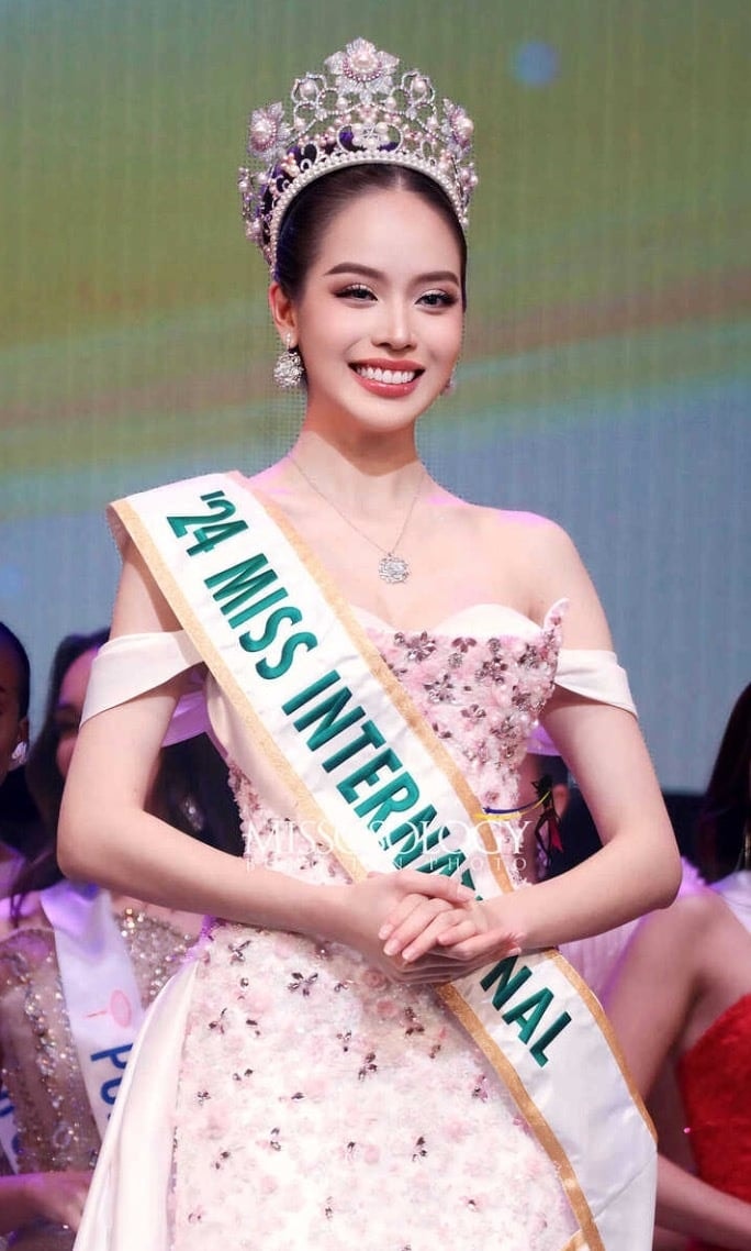 Thanh Thuỷ xuất sắc đăng quang Hoa hậu Quốc tế 2024.
