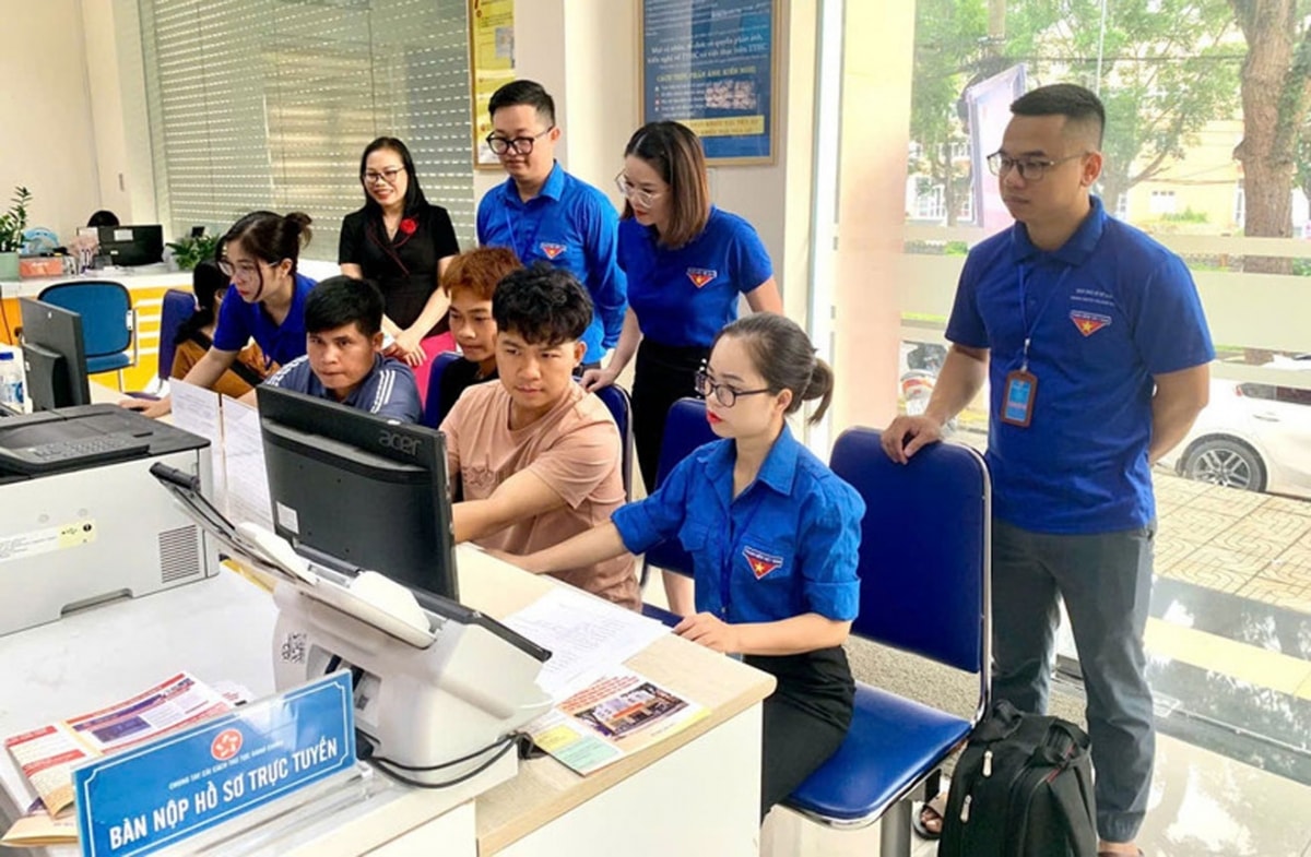 sáp nhập tỉnh, xã nhưng không để ách tắc công việc, cán bộ làm ngày làm đêm hình ảnh 1 sap nhap tinh, xa nhung khong de ach tac cong viec, can bo lam ngay lam dem hinh anh 1