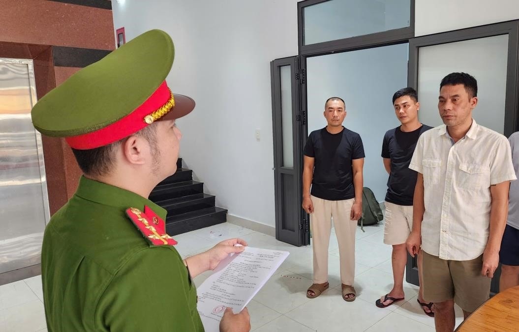 bắt đối tượng cầm đầu đường dây cá độ bóng đá trên 2.000 tỷ đồng hình ảnh 2 bat doi tuong cam dau duong day ca do bong da tren 2.000 ty dong hinh anh 2