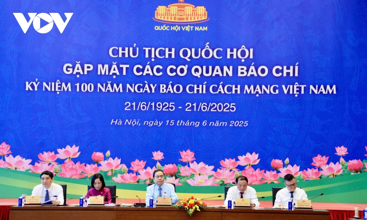 báo chí đưa quốc hội lại gần với cử tri hình ảnh 1 bao chi dua quoc hoi lai gan voi cu tri hinh anh 1