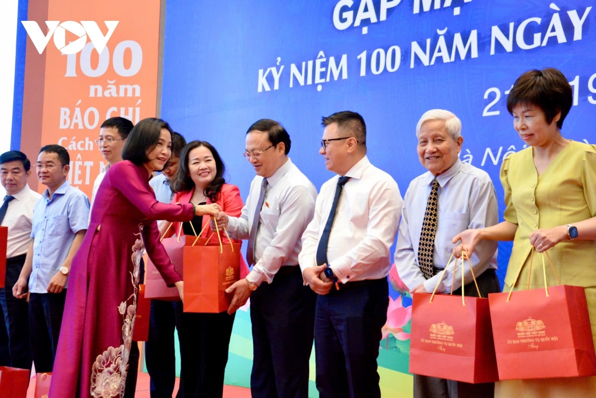 báo chí đưa quốc hội lại gần với cử tri hình ảnh 7 bao chi dua quoc hoi lai gan voi cu tri hinh anh 7