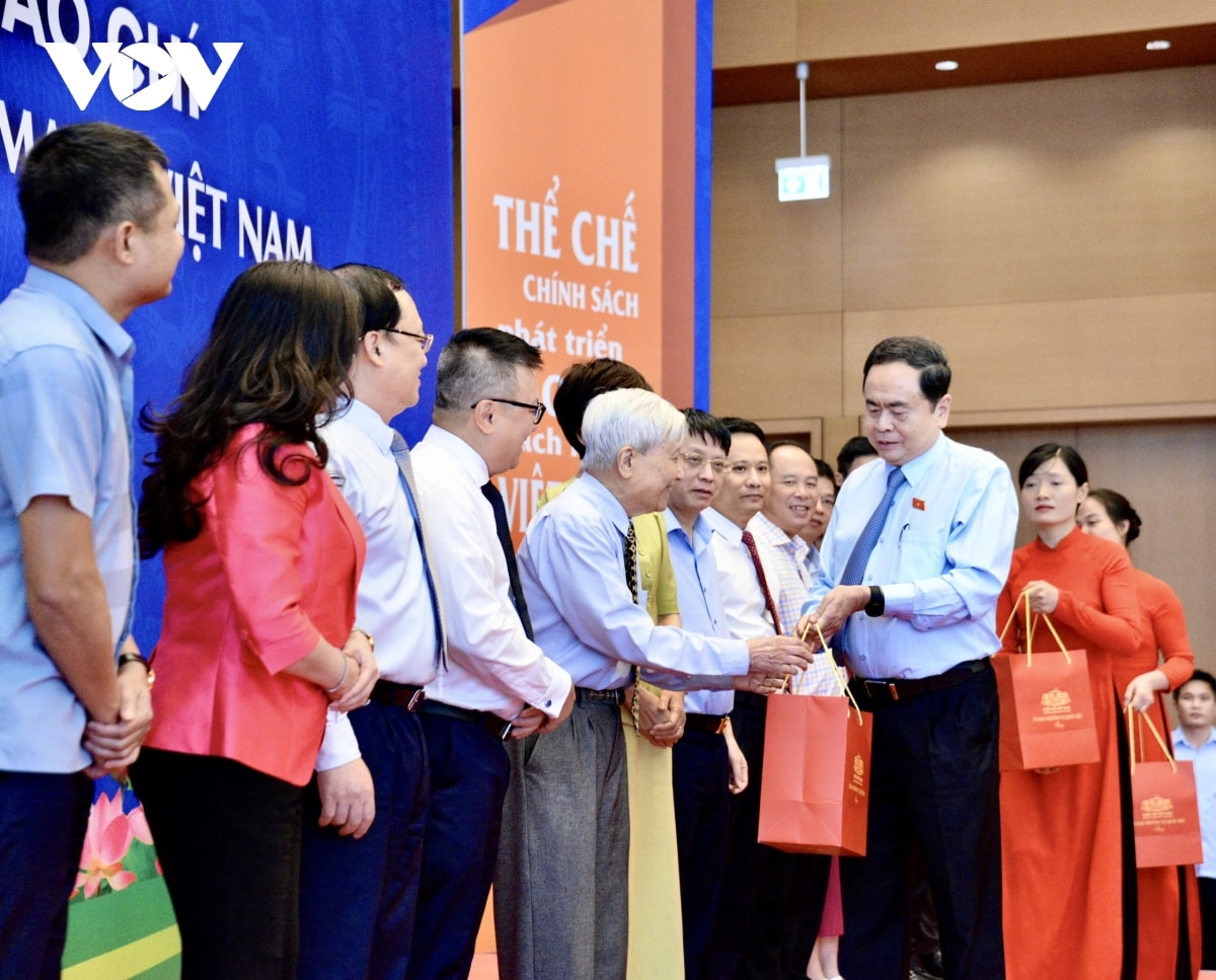báo chí đưa quốc hội lại gần với cử tri hình ảnh 6 bao chi dua quoc hoi lai gan voi cu tri hinh anh 6